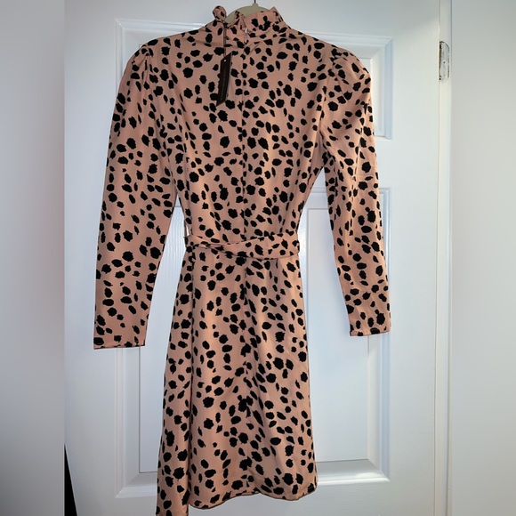 Pink and black cheetah print keyhole long sleeve dress - Picture 4 of 7